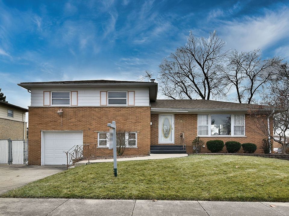 1st image of 580 Rose Dr