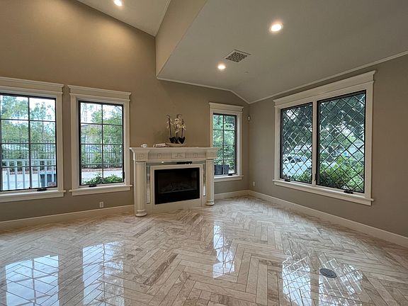 4th image of 1725 Sharon Pl