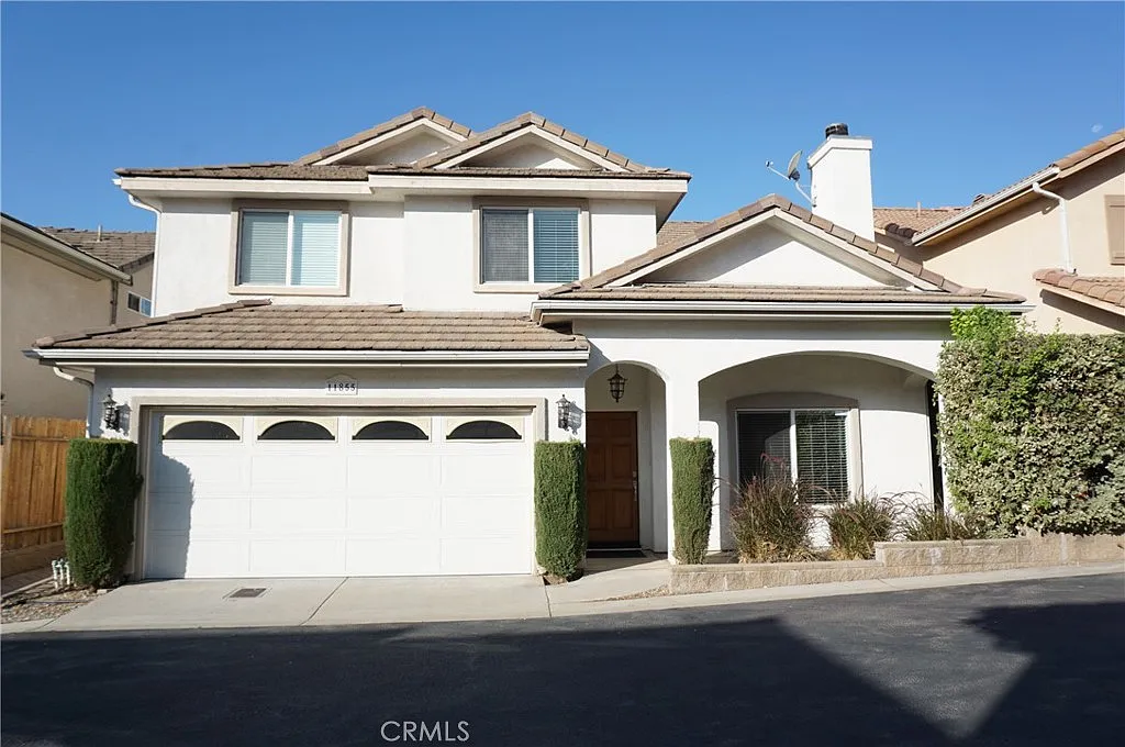 5 bed, 2457 sqft, $4,600 — Photo 2