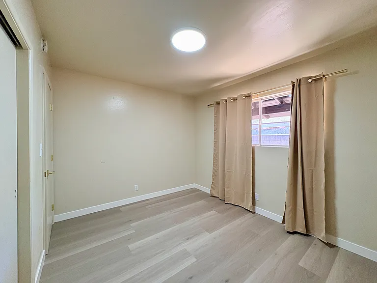 4572 Canoga St #B — Photo 12