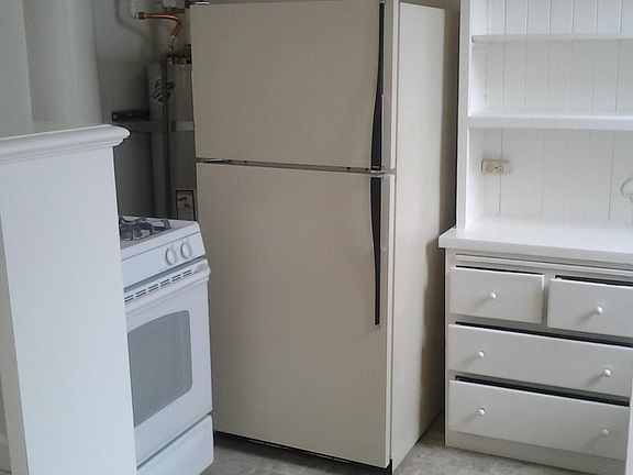 3rd image of 807 Ulloa St APT 4