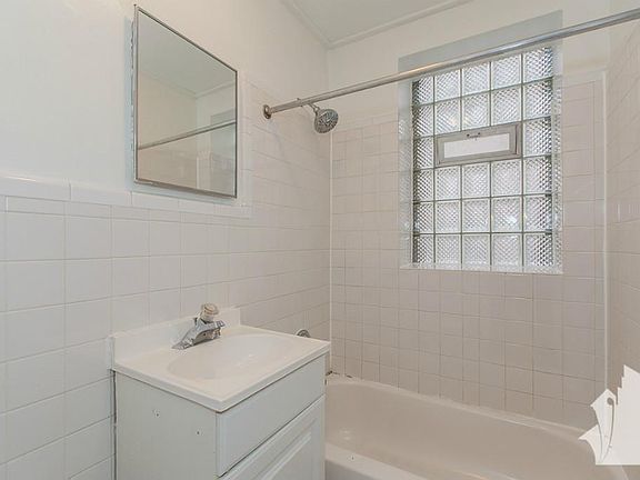 5th image of 432 W Roscoe St #4254504