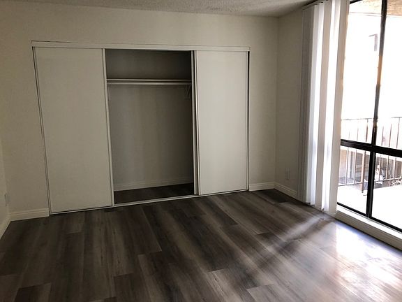 3rd image of 515 S La Fayette Park Pl