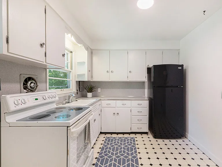 845 Mount Pleasant Ave — Photo 6