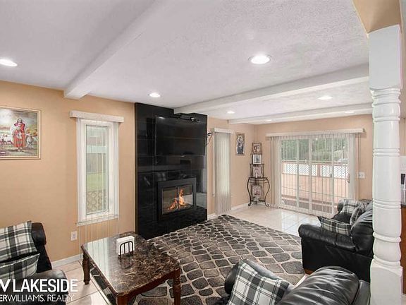 5th image of 8188 Willesdon Sq