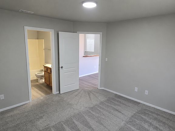 4th image of 3123 Village Green St