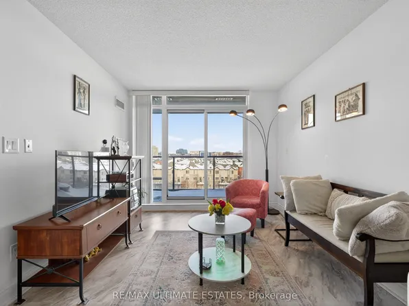 253 S Park Rd #709, Markham, ON L3T 0B4