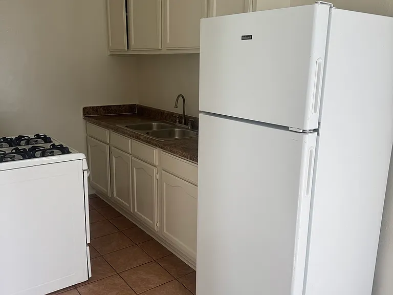 1043 Hyperion Ave #208 — Photo 2