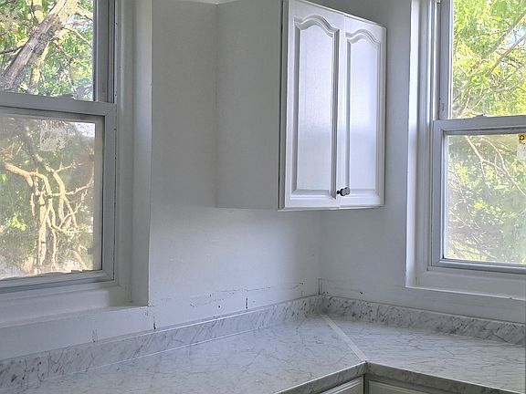 4th image of 100 W Douglass St #2