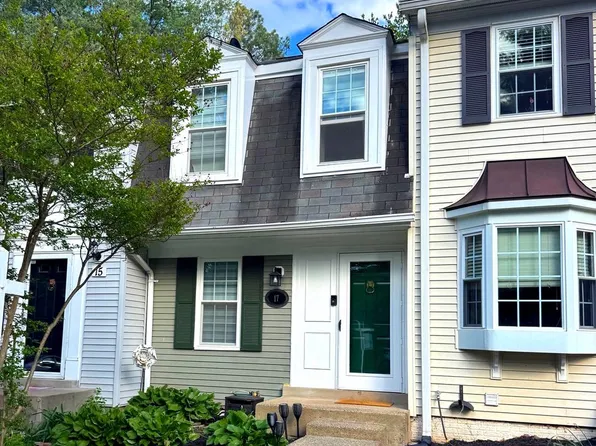 17 Palmer Ct, Sterling, VA 20165