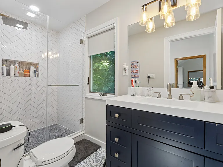 107 E Madison Ave — Photo 23
