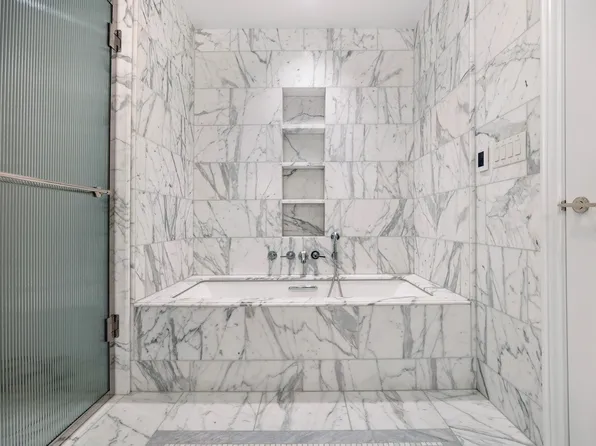 301 East 81st Street image 19 of 31