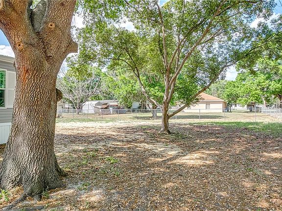 5th image of 8 Valencia Ct