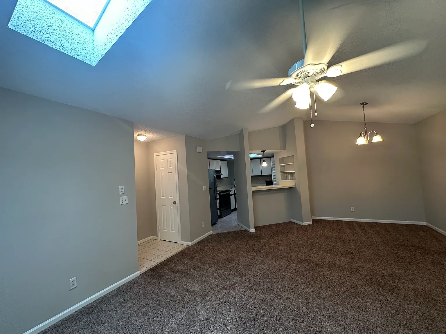 2 bed, 978 sqft, $1,695 — Photo 3