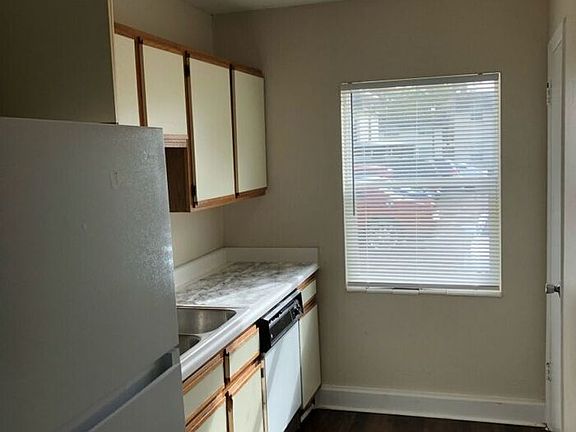 5th image of 2325 W Pensacola St APT 122