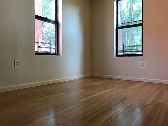 2nd image of 1126 Metcalf Ave