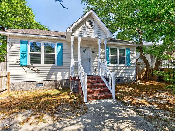 2nd image of 220 NE 33rd Street