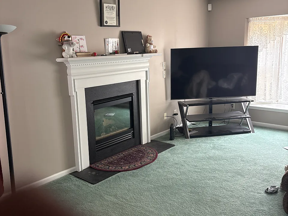 4617 Honeysuckle Ln