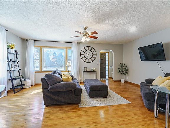 4th image of 107 Lincoln Ave N