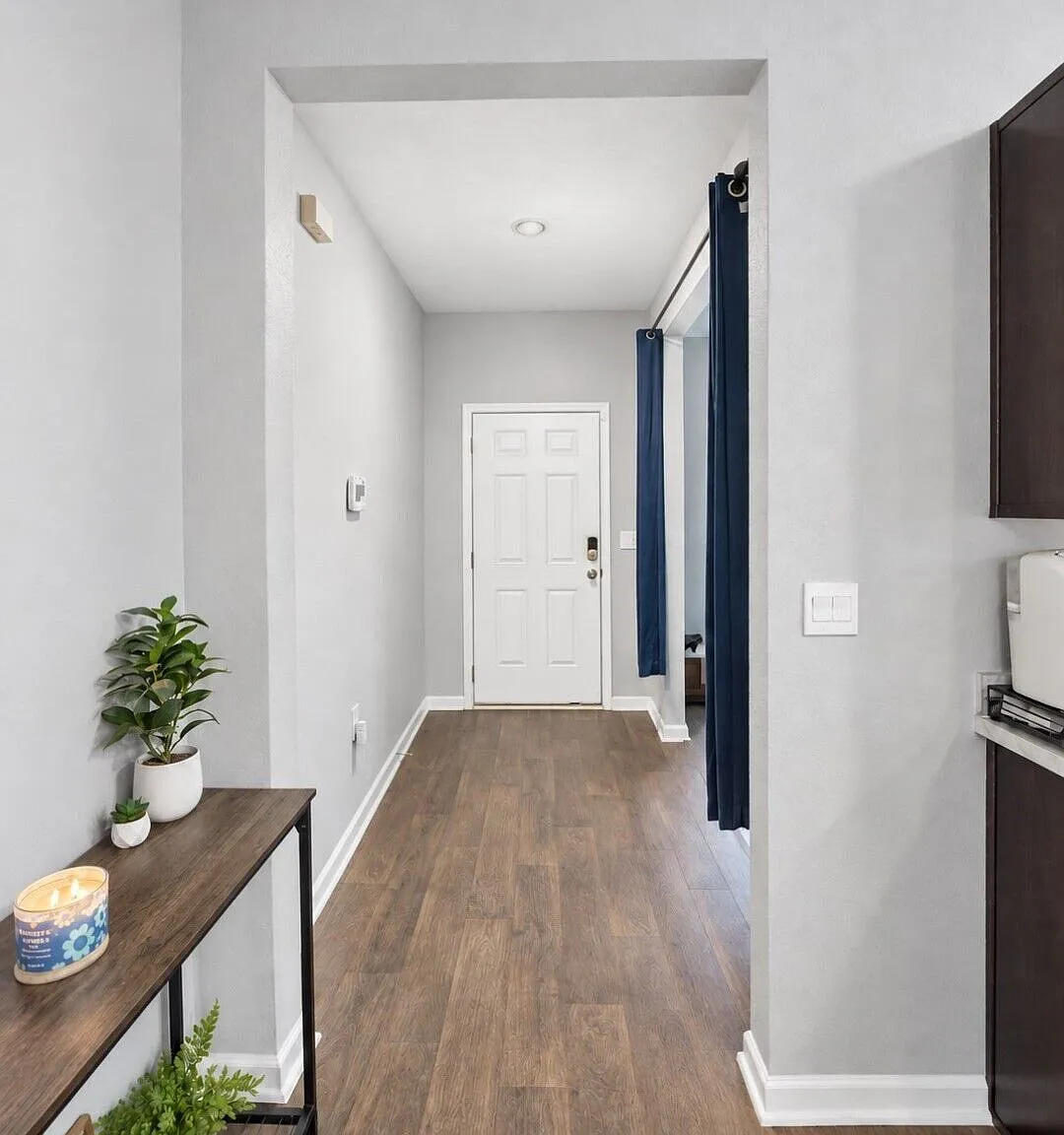 5 bed, 3.0 bath, 2400 sqft, $2,700 — Photo 3