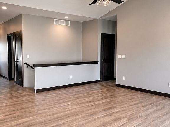 5th image of 404 E 11th St