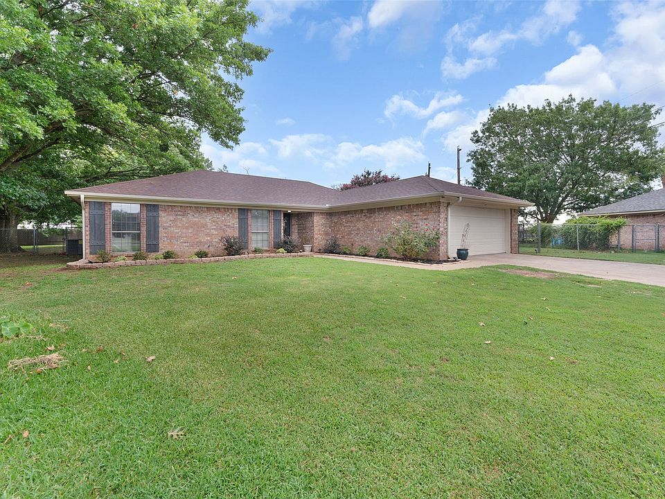 1st image of 100 Hollie Cir