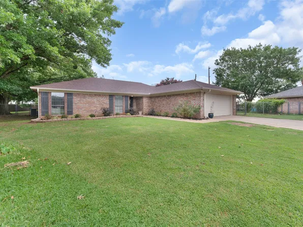 100 Hollie Cir, Sulphur Springs, TX 75482