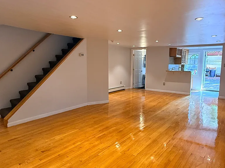 280 16th St #1 — Photo 3