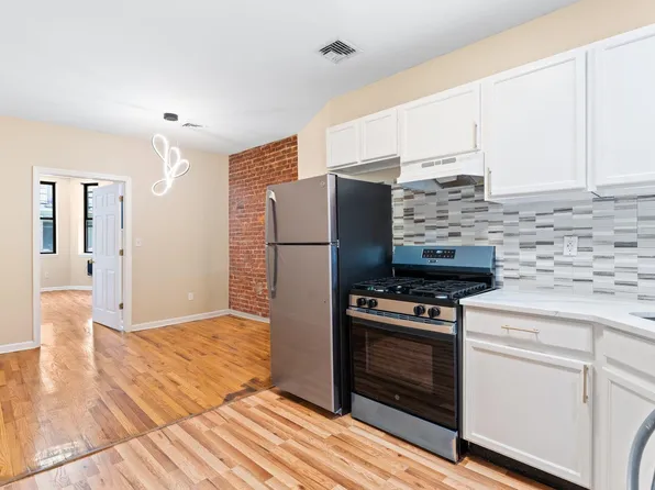 378 Baldwin Avenue image 5 of 18