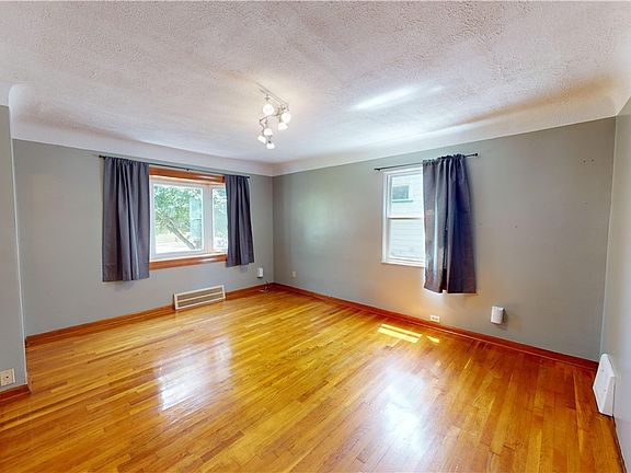 5th image of 4852 E 86th St