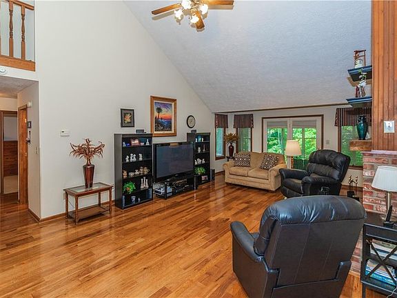 4th image of 4230 Lakewood Trl