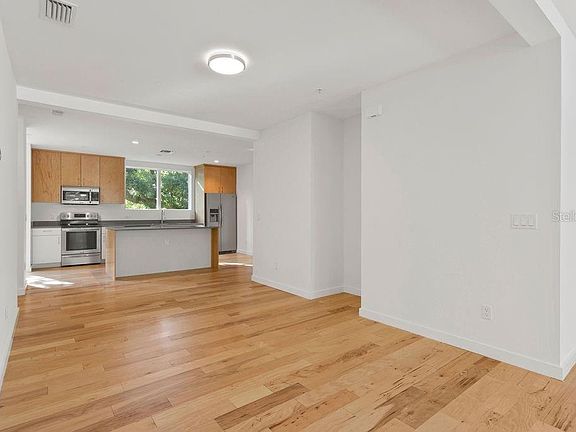 4th image of 1308 Francis Ave