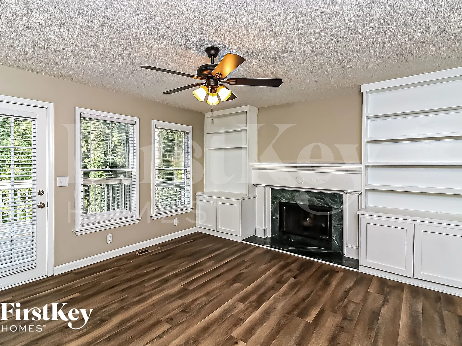 5 bed, 2.5 bath, 2620 sqft, $2,245 — Photo 2