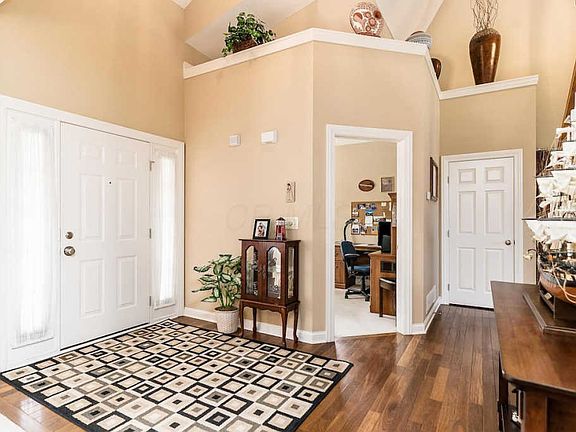 3rd image of 6744 Burnside Ln