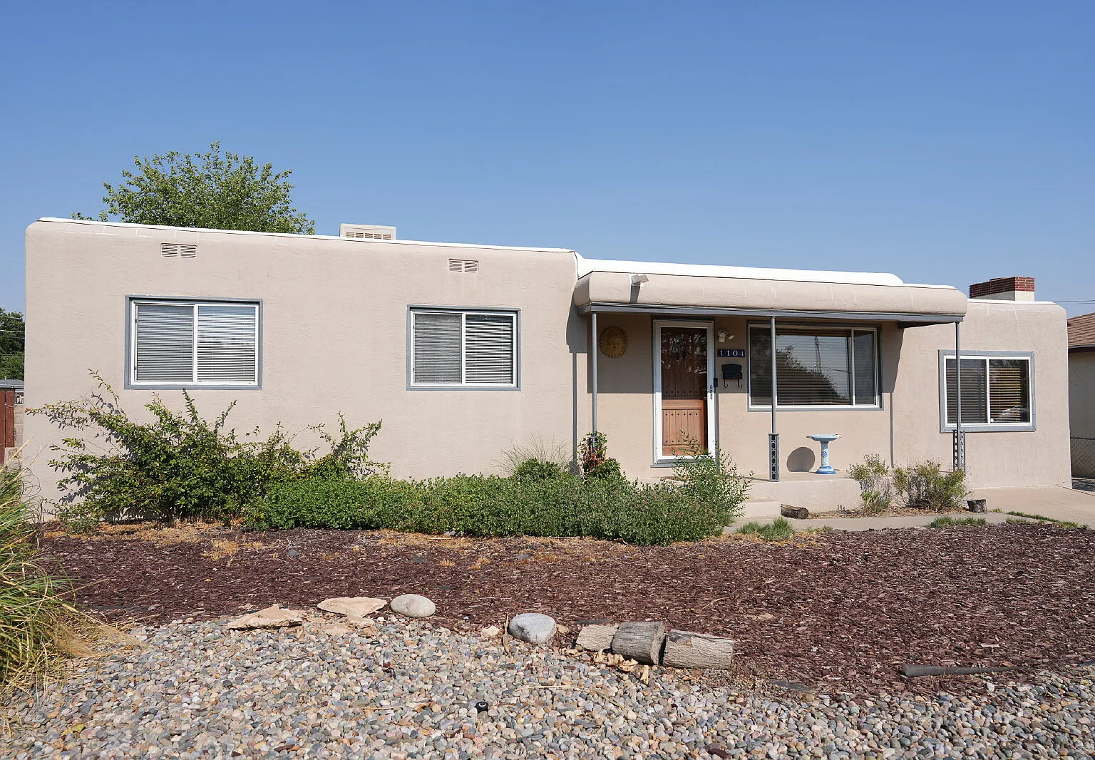 3 bed, 2.0 bath, 1922 sqft, $2,650 — Photo 1