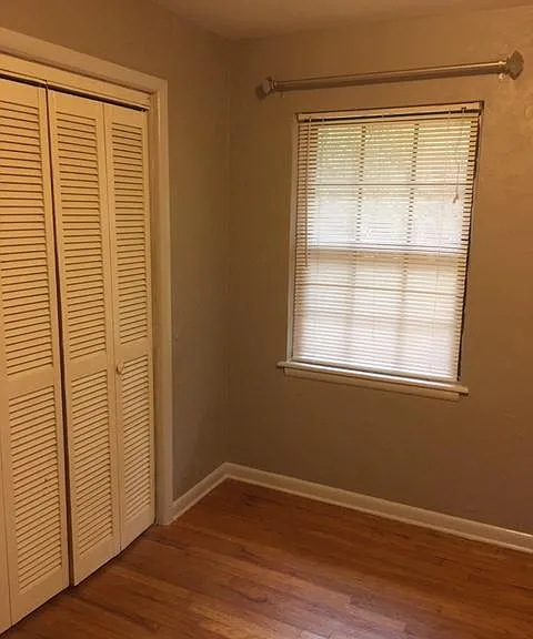 1407 Lindale Ave — Photo 11