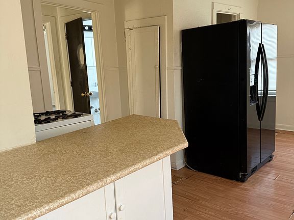 2nd image of 805 S Avenue A