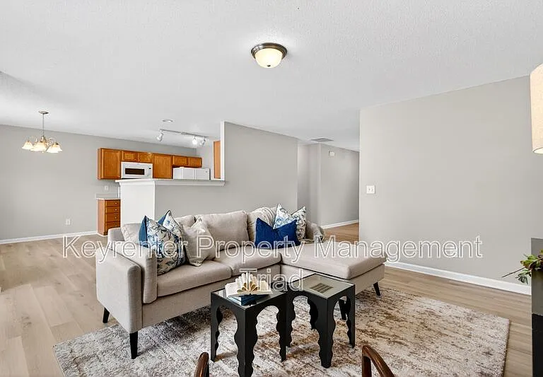 2703 Stafford St — Photo 8