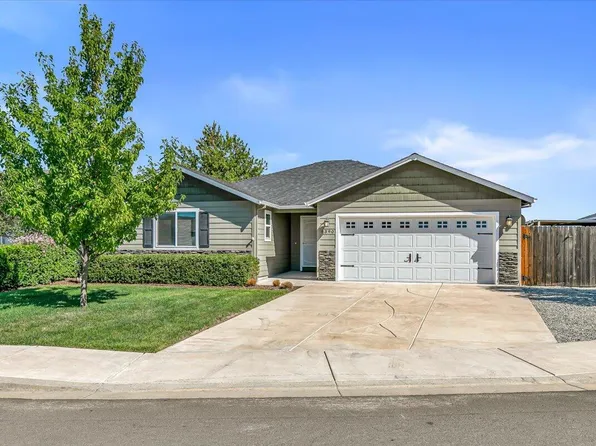 8390 Kyra Ln, White City, OR 97503