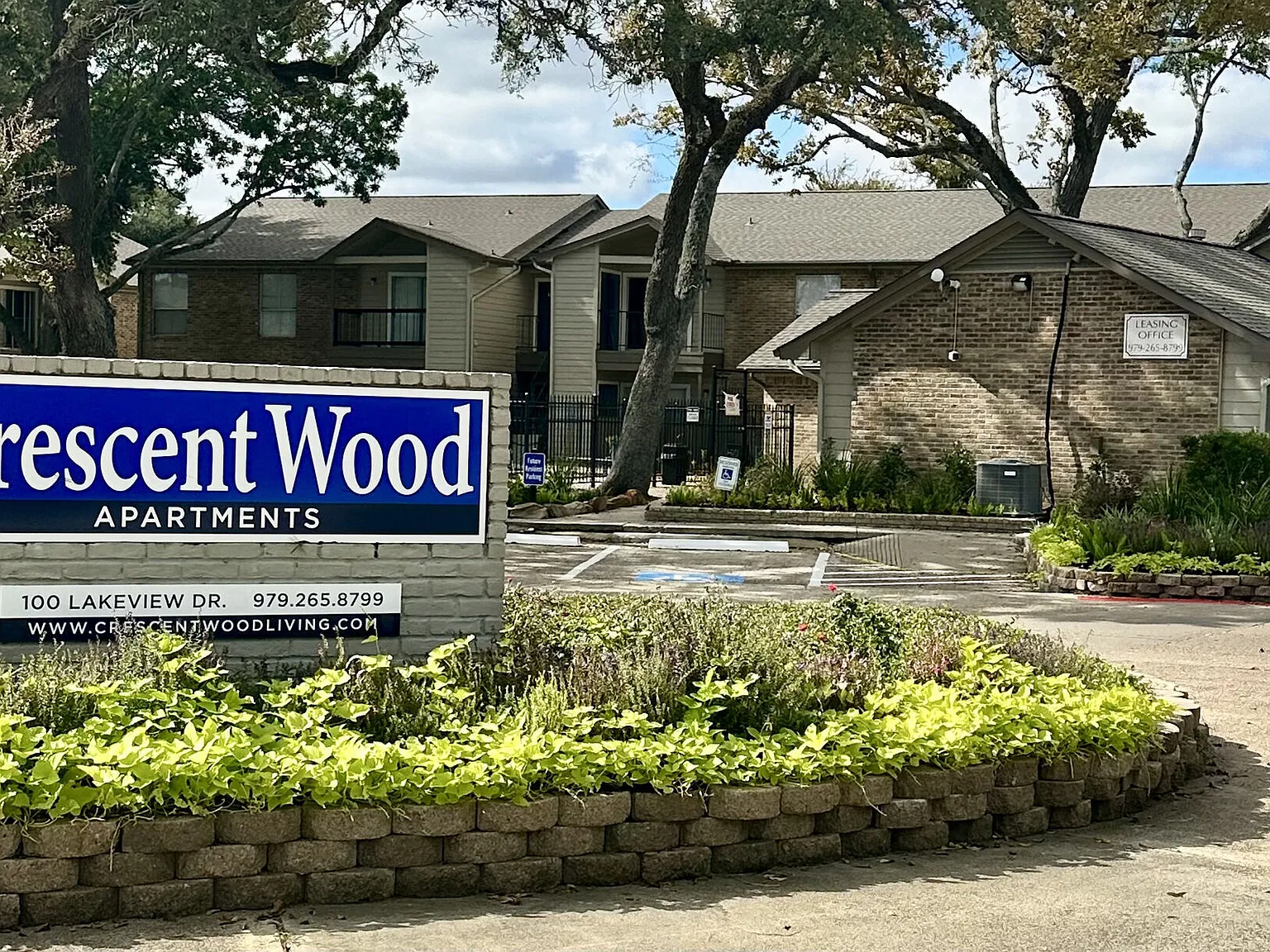 CrescentWood Apartments — Photo 3
