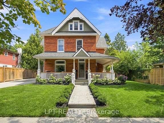 3rd image of 529 Saint Marie St