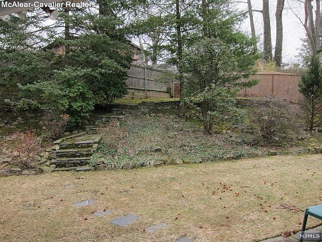 2nd image of 466 Grandview Ter