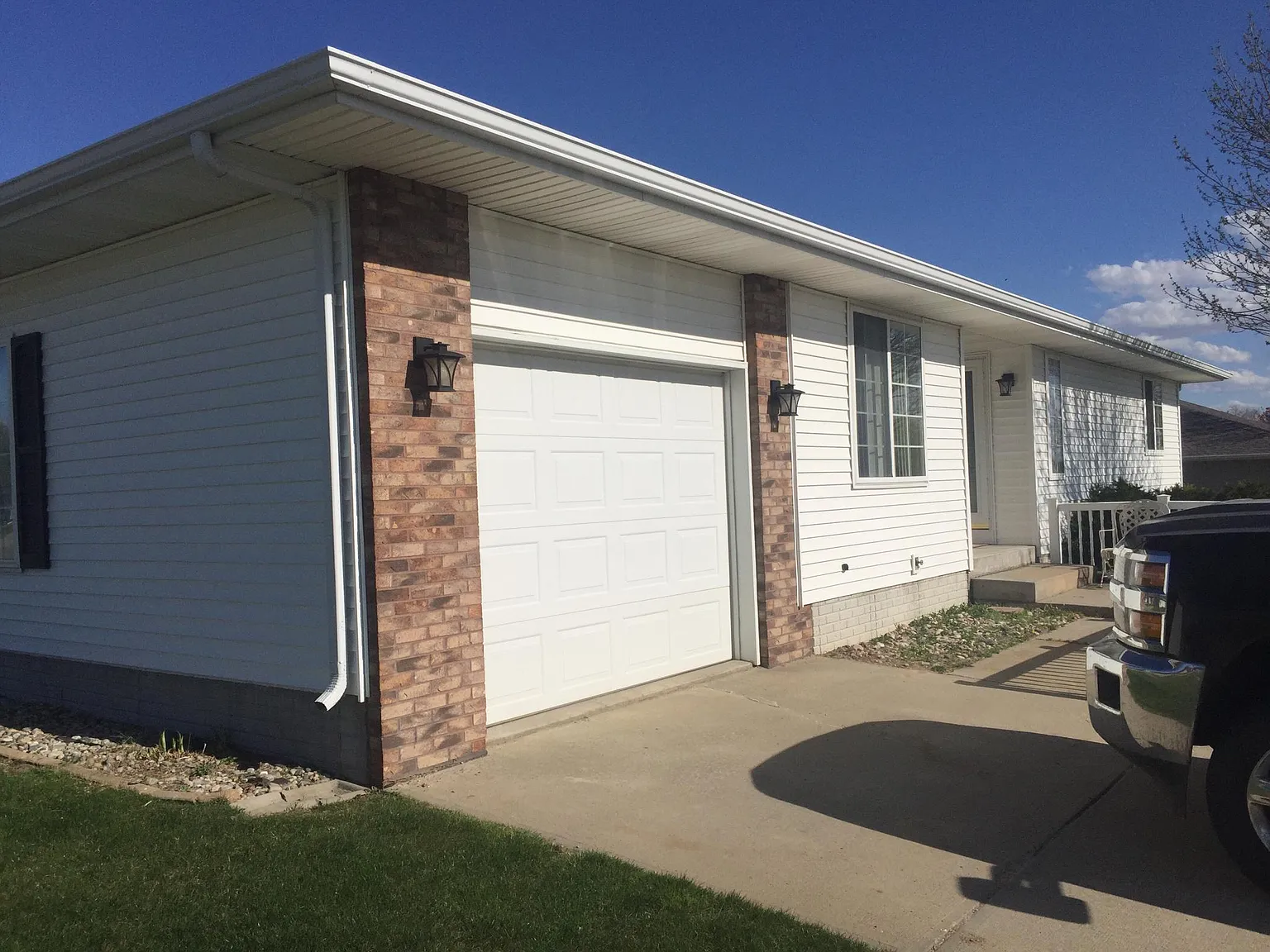 1122 McIntosh Rd — Photo 2