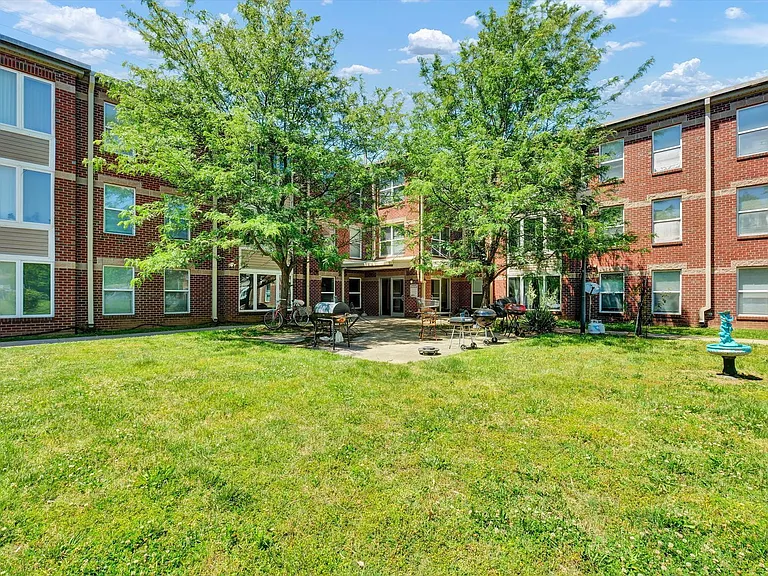 Rowan Place Apartments — Photo 12
