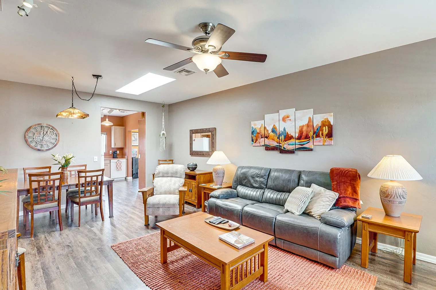2 bed, 2.0 bath, 1194 sqft, $2,472 — Photo 2