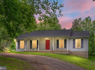 9537 Elihu Hill Rd, Marshall, VA 20115