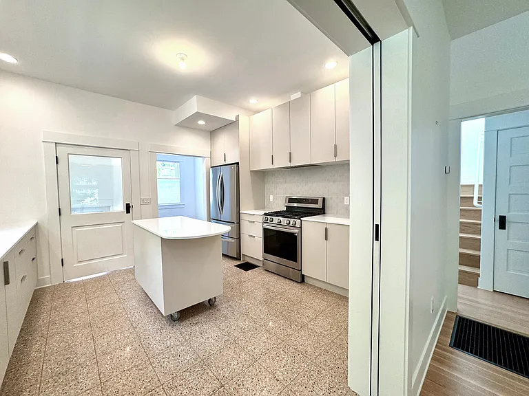 532 NE 29th Ave — Photo 13