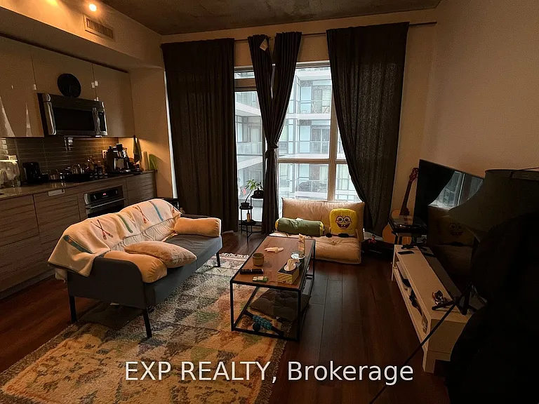 210 Simcoe St #902 — Photo 3