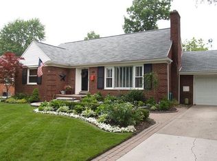21167 Fleetwood Dr, Harper Woods, MI 48225