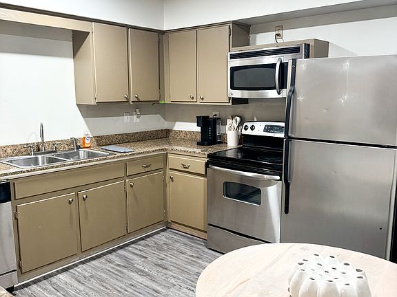 2nd image of 206 Park Ln